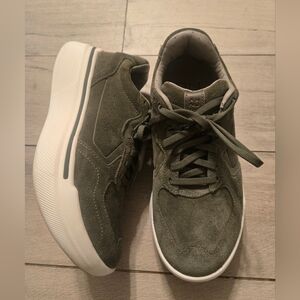 Ahnu Olive Green Suede Sneakers Women’s-Luxury Comfort Size 7
